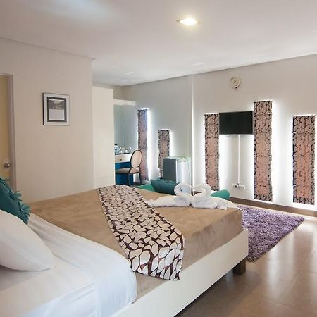 Avenue One Hotel Upper Digos 外观 照片