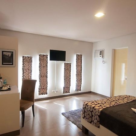 Avenue One Hotel Upper Digos 外观 照片